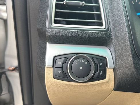 Used 2016 Ford Explorer XLT AWD/4WD image 29