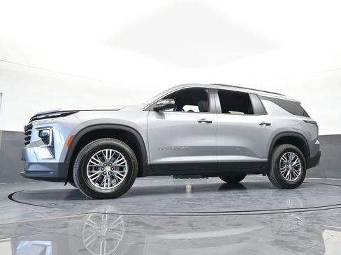Used 2025 Chevrolet Traverse LT image 58