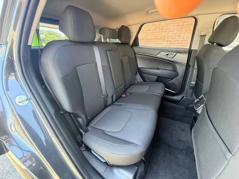 Used 2023 Kia Sportage LX AWD/4WD image 14
