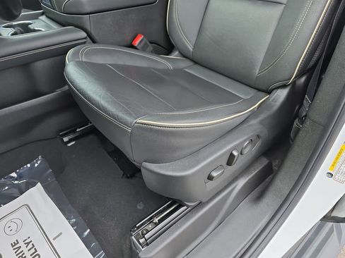 Used 2023 Chevrolet Suburban Premier image 34