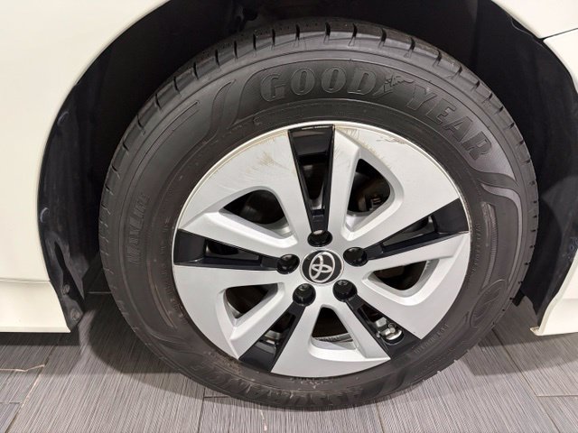 Used 2018 Toyota Prius Four w/ Advanced Technology Package FWD image 25