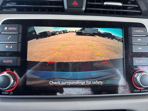 Used 2021 Nissan Versa SV FWD image 17