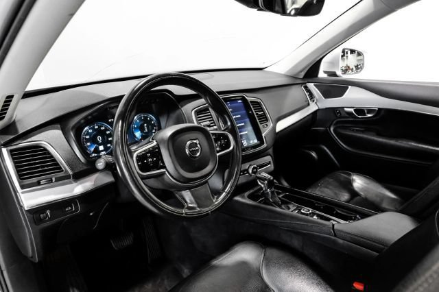 Used 2018 Volvo XC90 T5 Momentum w/ Convenience Package FWD image 4