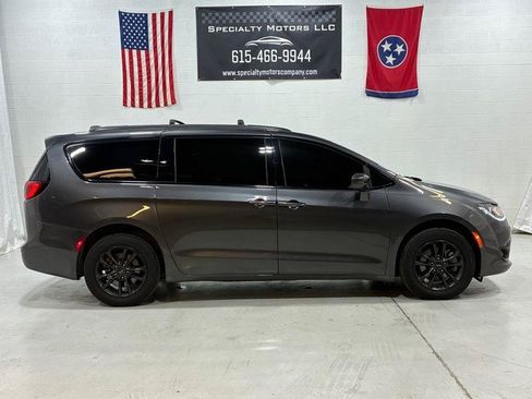 Used 2020 Chrysler Pacifica Touring-L AWD/4WD image 4