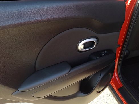 Used 2017 Kia Soul + FWD image 19
