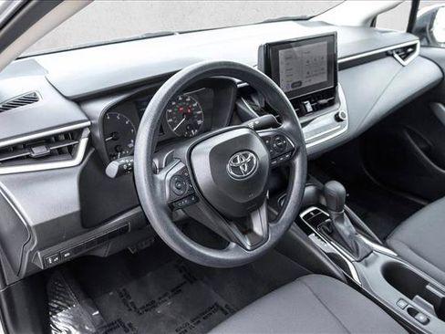 Used 2025 Toyota Corolla LE FWD image 10