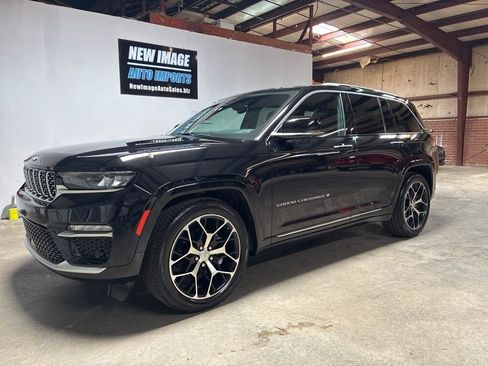 Used 2023 Jeep Grand Cherokee Summit AWD/4WD image 4
