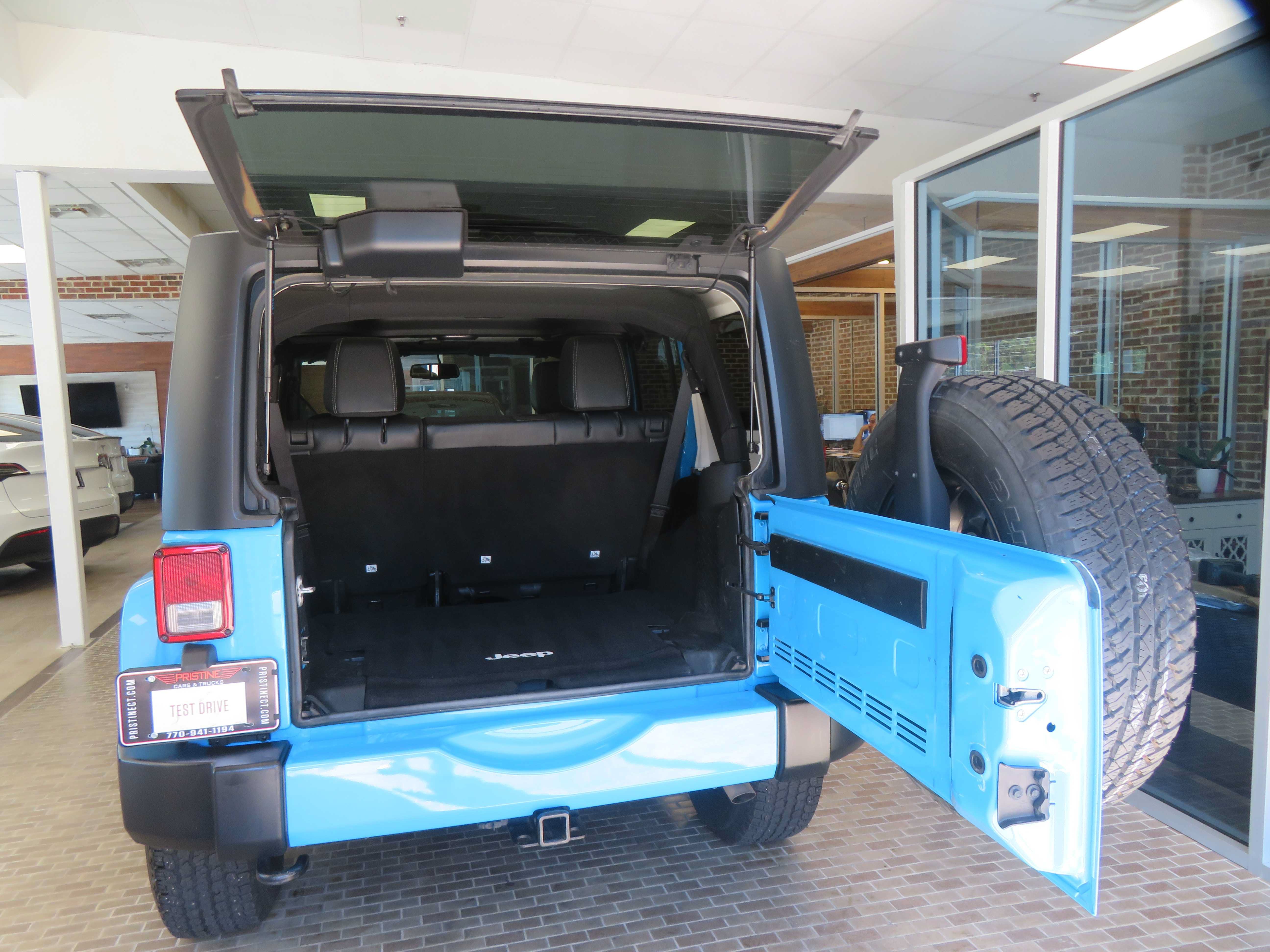 Used 2017 Jeep Wrangler Unlimited Sahara w/ Dual Top Group AWD/4WD image 47