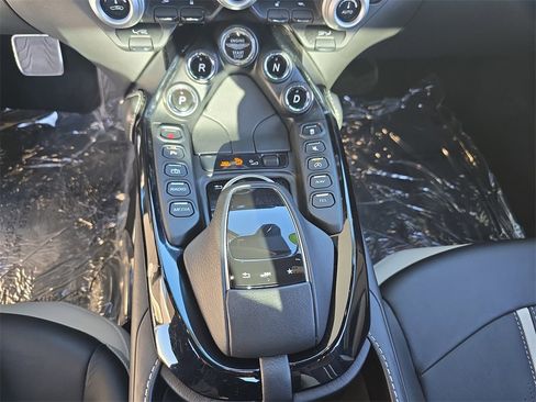 Used 2020 Aston Martin V8 Vantage Coupe image 25