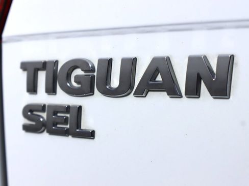 Used 2021 Volkswagen Tiguan SEL w/ 3rd Row Seat Package image 41