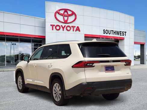 Used 2024 Toyota Grand Highlander FWD image 4