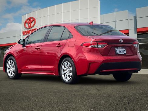 Used 2021 Toyota Corolla LE image 5