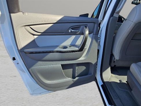 Used 2015 GMC Acadia SLT image 16