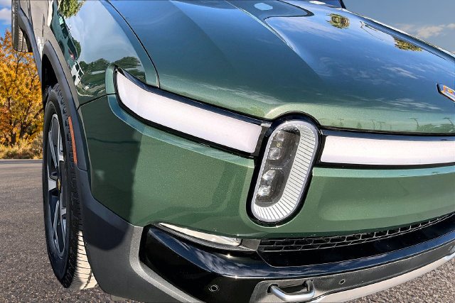 Used 2023 Rivian R1T Adventure Dual AWD/4WD image 31
