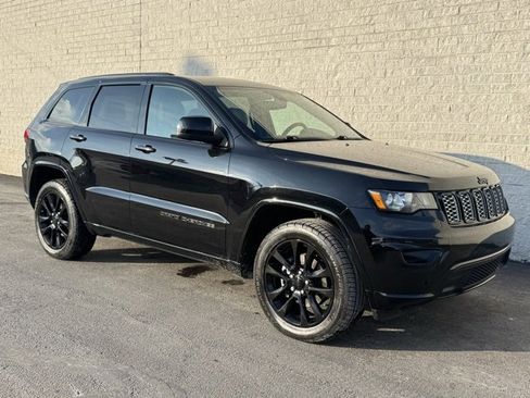 Used 2020 Jeep Grand Cherokee Altitude image 6