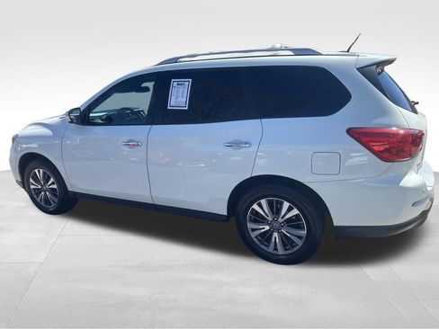 Used 2017 Nissan Pathfinder SV image 12