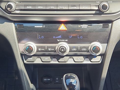 Used 2020 Hyundai Elantra SE w/ Cargo Package (C1) image 18