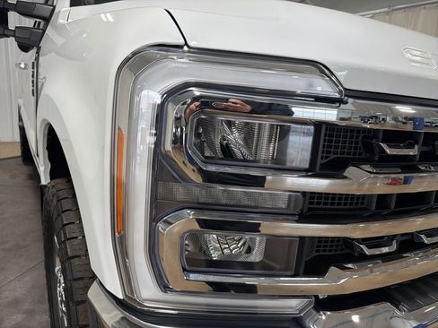 Used 2023 Ford F250 Lariat w/ Lariat Ultimate Package AWD/4WD image 11