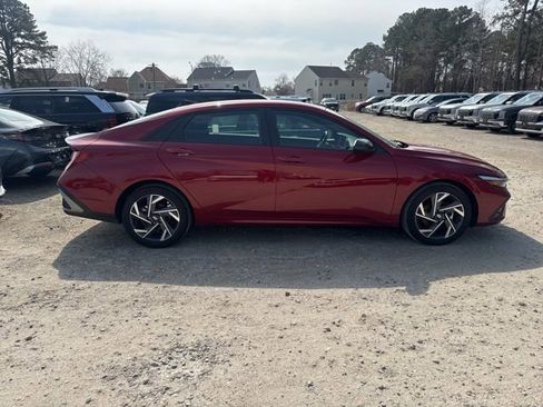 Used 2025 Hyundai Elantra Sport image 11