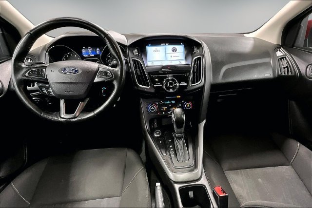 Used 2017 Ford Focus SEL w/ Cold Weather Package FWD image 8