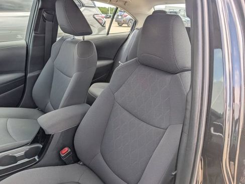 Used 2020 Toyota Corolla LE FWD image 9