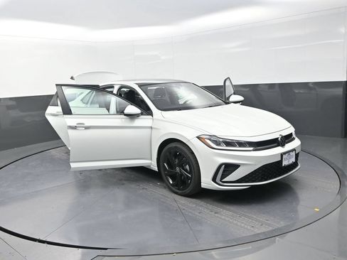 New 2026 Volkswagen Jetta SE FWD image 29
