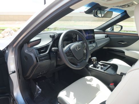 Used 2025 Lexus ES 300h w/ Premium Package image 15