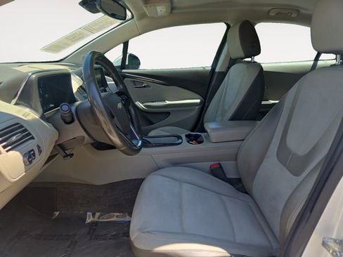 Used 2014 Chevrolet Volt Premium w/ Premium Trim Package FWD image 9