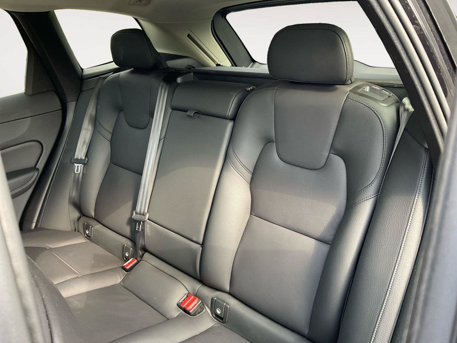 Certified 2023 Volvo XC60 B5 Plus AWD/4WD image 13
