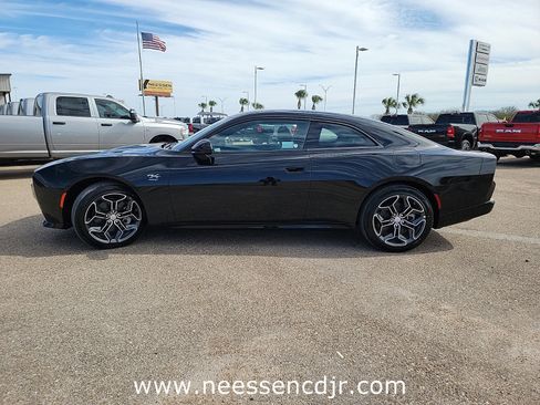 New 2025 Dodge Charger Daytona R/T w/ Plus Group image 6