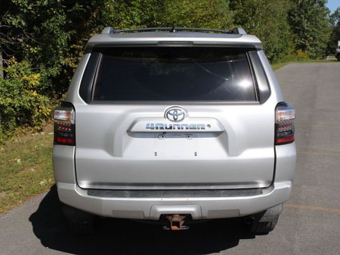 Used 2016 Toyota 4Runner SR5 AWD/4WD image 6