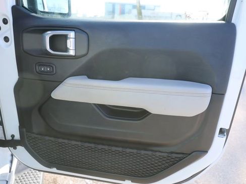 Used 2021 Jeep Wrangler Unlimited Sahara AWD/4WD image 16