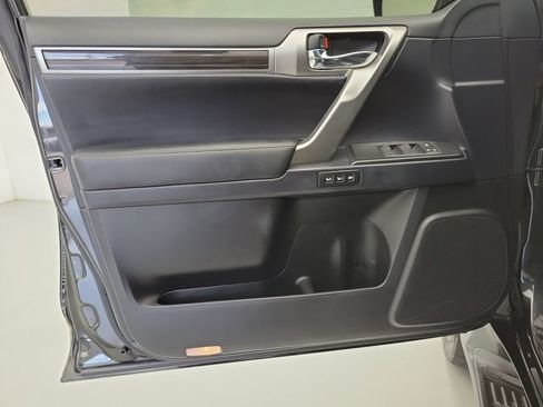 Used 2022 Lexus GX 460 Luxury w/ Accessory Package AWD/4WD image 19