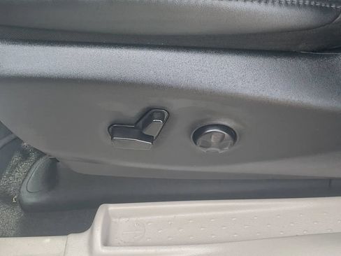 Used 2024 Chrysler Pacifica Touring-L FWD image 27