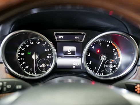 Used 2014 Mercedes-Benz GL 550 4MATIC image 12