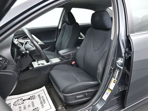 Used 2010 Toyota Camry SE image 9