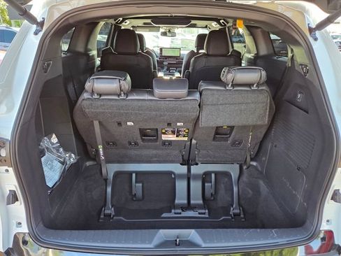 Used 2026 Toyota Sienna XSE FWD image 14