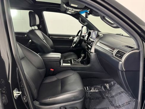 Used 2022 Lexus GX 460 Luxury w/ Sport Design Package AWD/4WD image 19