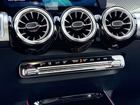 Certified 2022 Mercedes-Benz GLB 250 4MATIC image 22