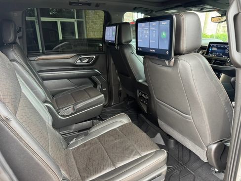 Used 2021 Chevrolet Suburban High Country AWD/4WD image 27