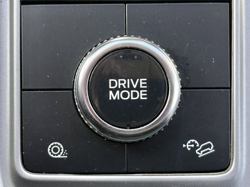 Used 2023 Ford Explorer XLT w/ Equipment Group 202A image 31