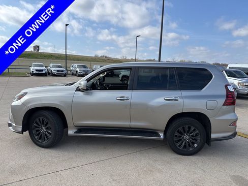 Used 2022 Lexus GX 460 Premium w/ Accessory Package image 3