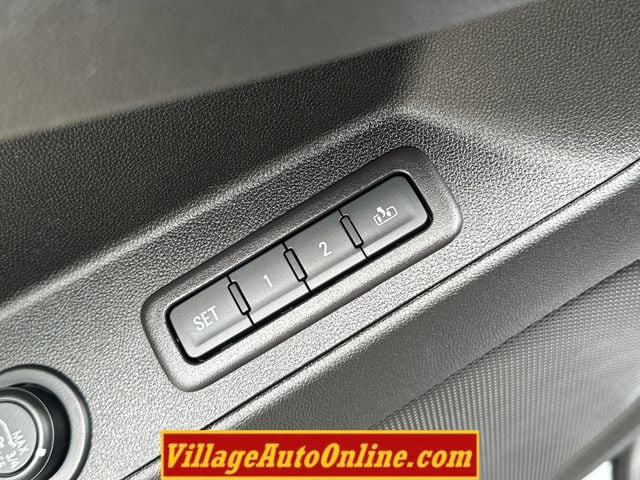 Used 2020 Chevrolet Equinox Premier FWD image 11