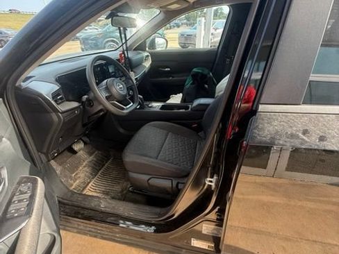Used 2025 Nissan Kicks SV FWD image 4