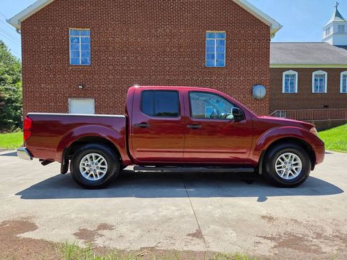 Used 2018 Nissan Frontier SV w/ Value Truck Package RWD image 4