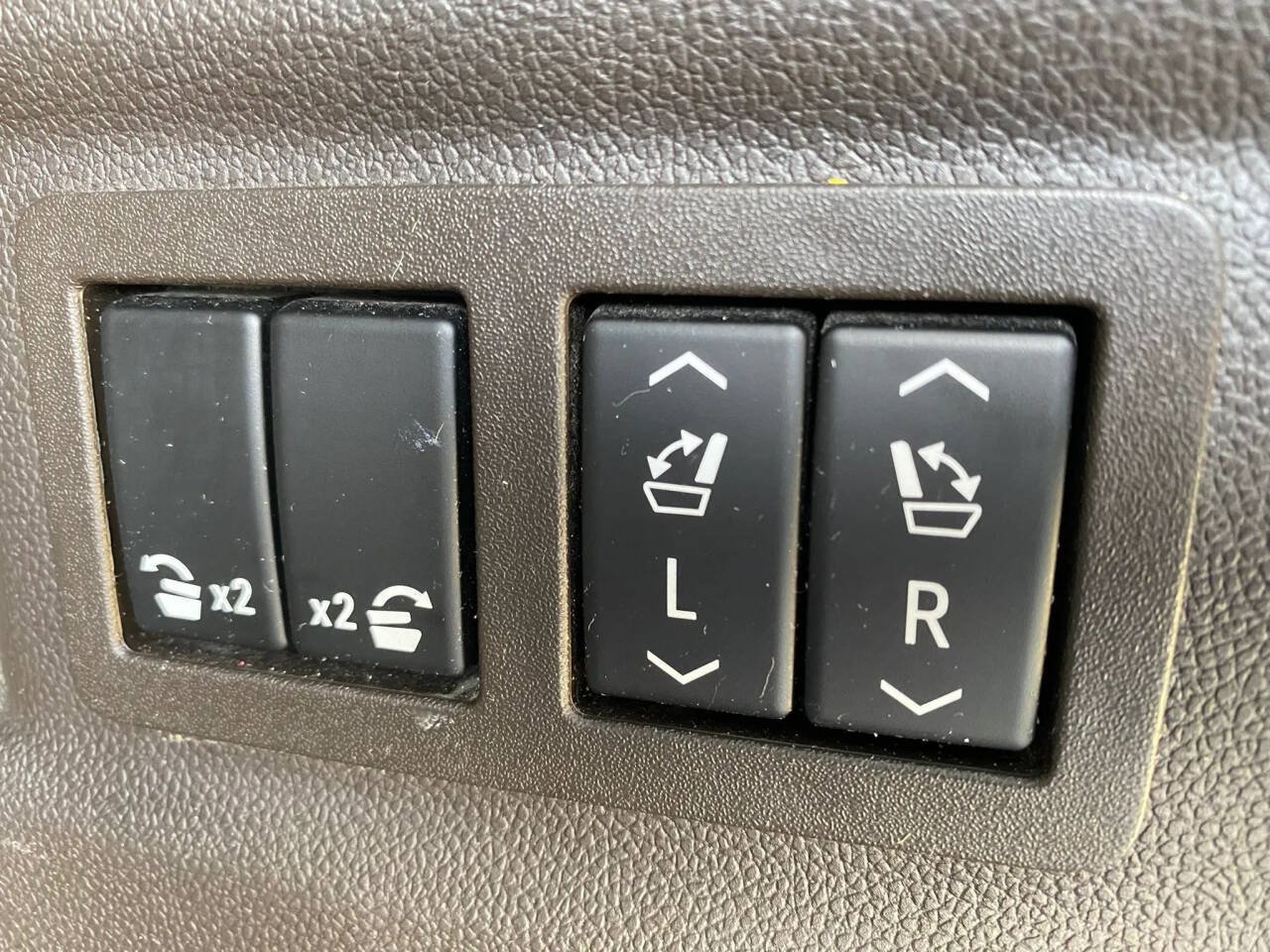 Used 2021 GMC Yukon Denali AWD/4WD image 26
