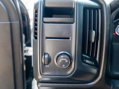 Used 2019 Chevrolet Silverado 1500 W/T AWD/4WD image 17