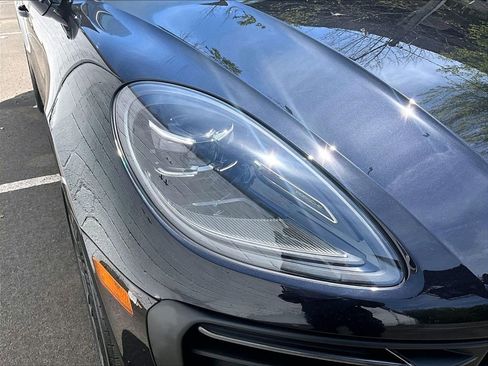 Certified 2025 Porsche Macan AWD/4WD image 30