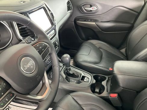 Used 2019 Jeep Cherokee Limited image 12