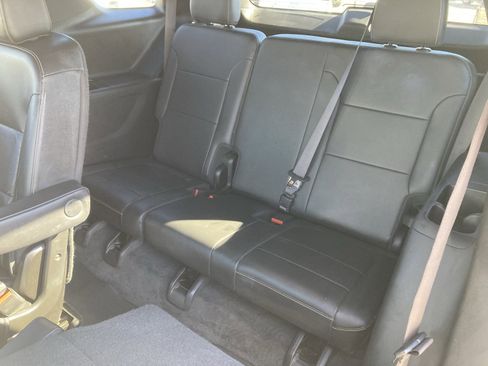 Used 2022 Chevrolet Traverse LT image 38